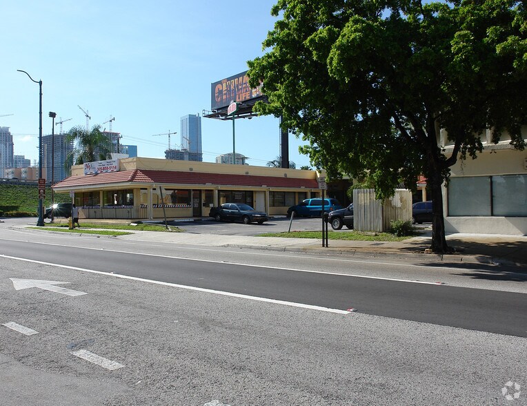 More Photos Of 426 SW 8th St, Miami Storefront For Lease