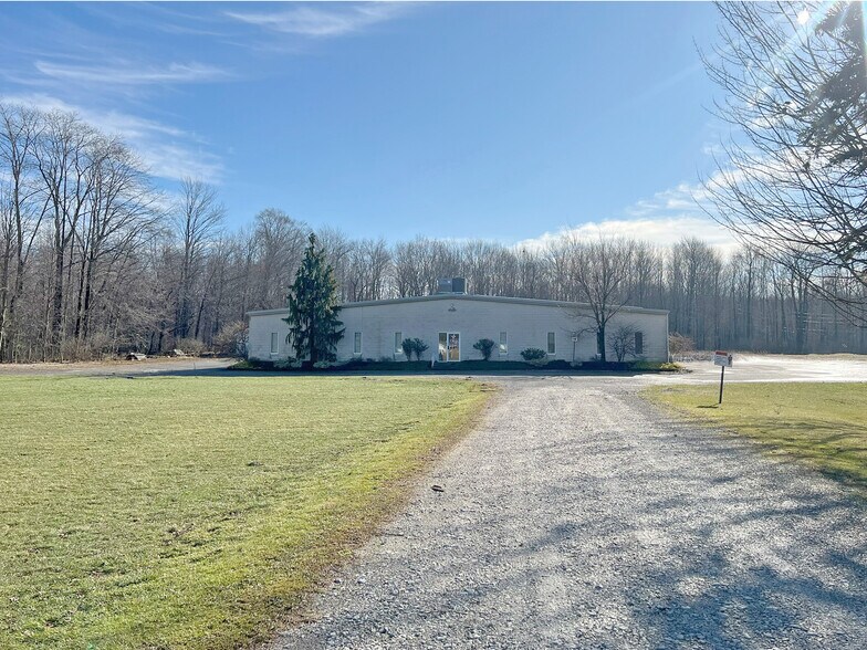 More Photos Of 7171 W Ridge Rd, Fairview Warehouse For Lease