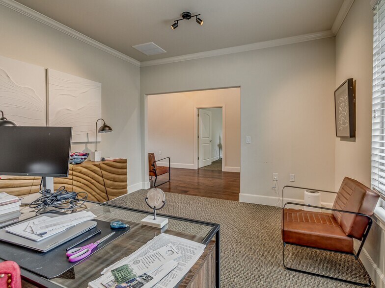 More Photos Of 2232 Bridgeview Blvd, Edmond Office Residential For Sale
