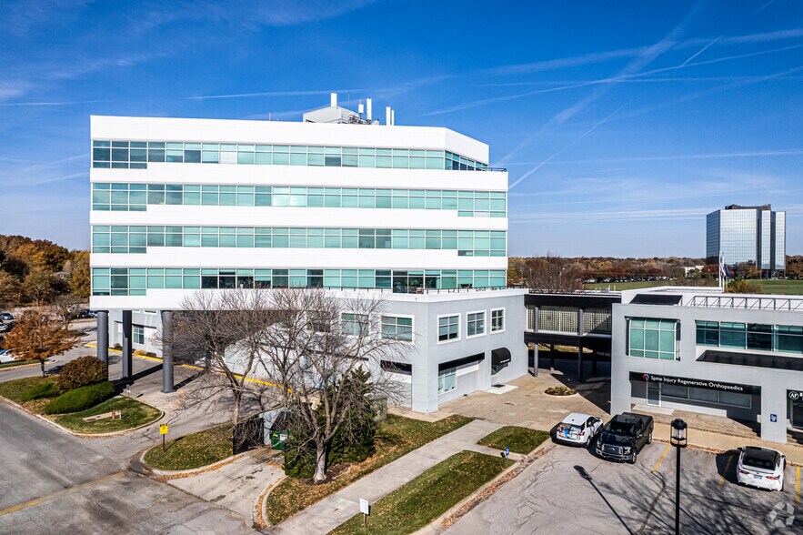 More Photos Of 7171 W 95th St, Overland Park Unknown For Lease