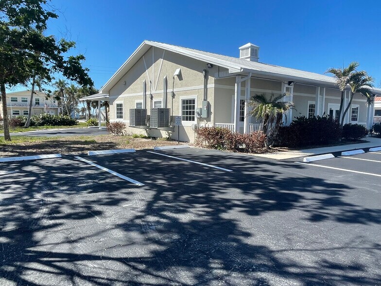 More Photos Of 6061 Estero Blvd, Fort Myers Bank For Sale