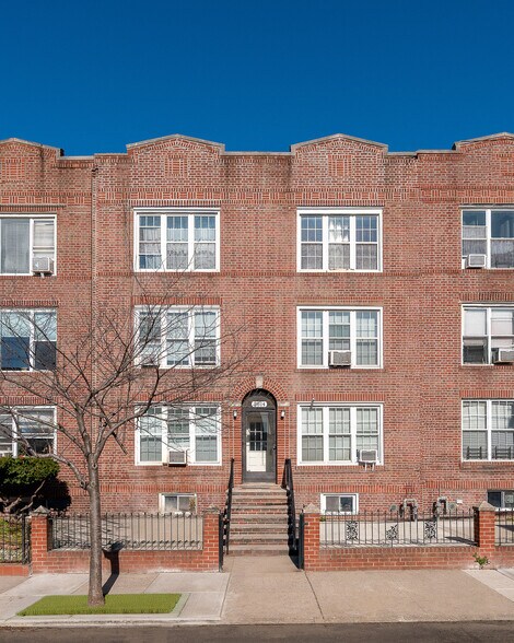 Primary Photo Of 2814 47th St, Astoria Apartments For Sale