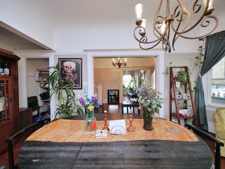 More Photos Of 1901-1903 H St, Sacramento Apartments For Sale