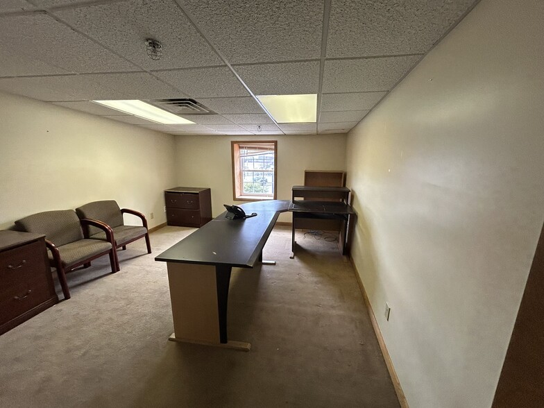 More Photos Of 198 George St, Beckley Research And Development For Lease