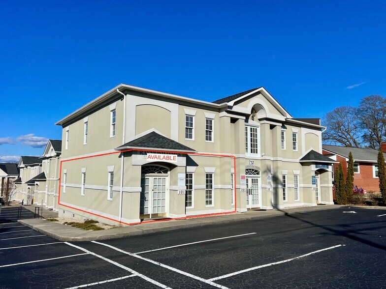 More Photos Of 707 Westchester Dr, High Point Unknown For Lease