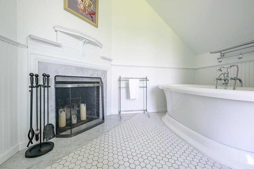 More Photos Of 2 Kemble St, Lenox Hospitality For Sale