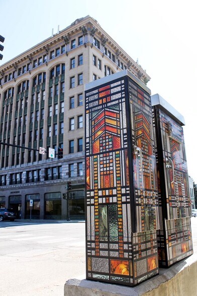 Primary Photo Of 103 E State St, Mason City Office For Lease