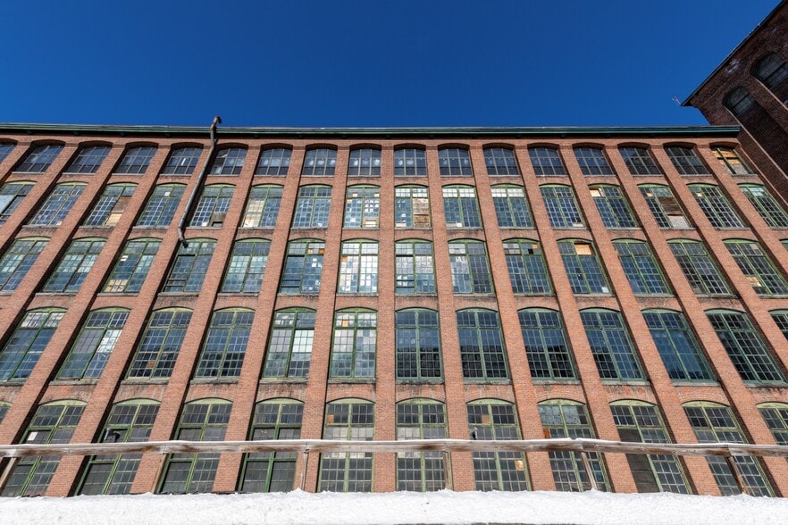 More Photos Of 165 Front St, Chicopee Apartments For Sale