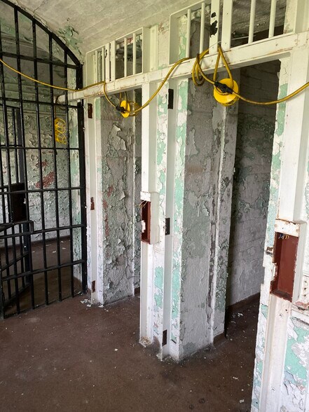 More Photos Of 62 Beckwith Rue E, Perth Flex For Sale