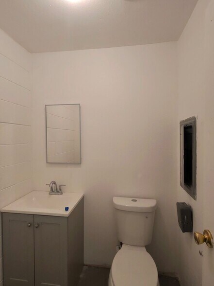 More Photos Of 11479 San Fernando Rd, San Fernando Storefront Retail Office For Lease