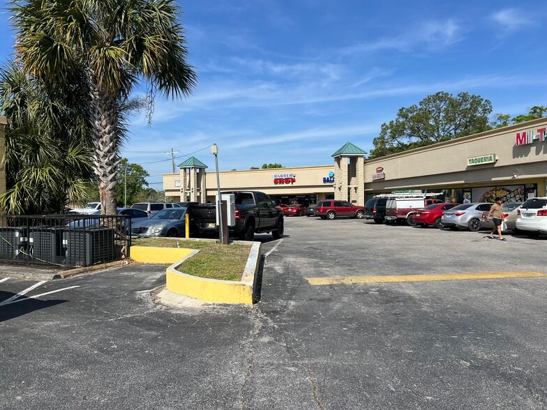 More Photos Of 5745-5759 Beney Rd, Jacksonville Unknown For Lease
