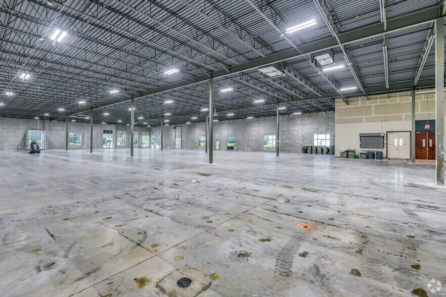 More Photos Of W233N2095 Ridgeview Pky, Waukesha Warehouse For Lease
