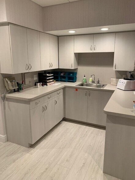 More Photos Of 3345 Burns Rd, Palm Beach Gardens Medical For Sale