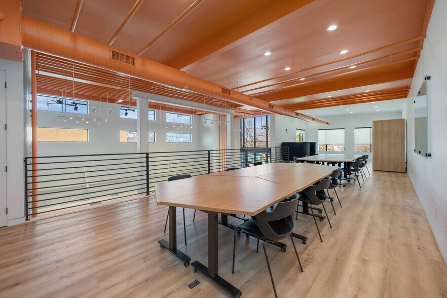 More Photos Of 5214 Harrisburg Blvd, Houston Office For Lease