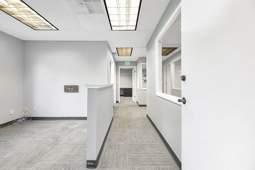 More Photos Of 9502 19th Ave SE, Everett Office For Lease