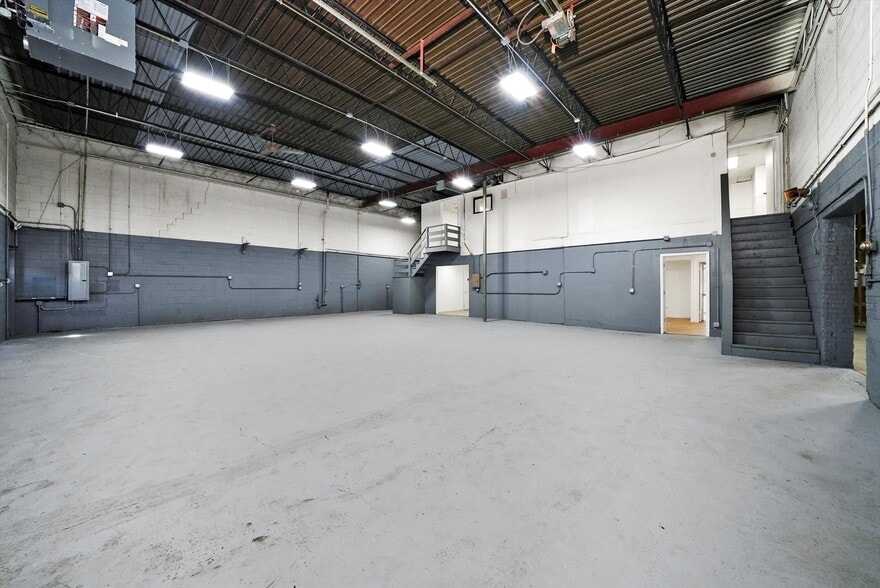 More Photos Of 4135 W 123rd St, Alsip Warehouse For Lease