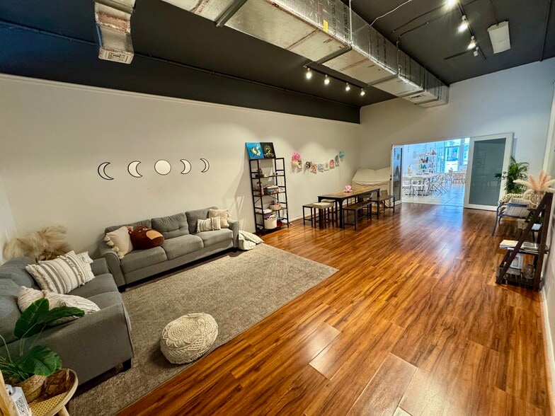 More Photos Of 2001-2017 Harrison St, Hollywood Restaurant For Lease