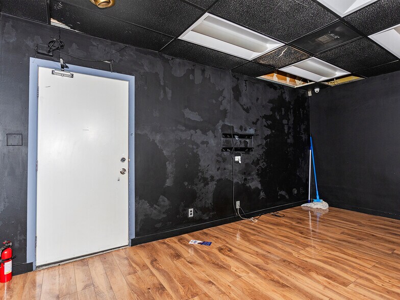 More Photos Of 10746 Magnolia Blvd, North Hollywood Medical For Sale