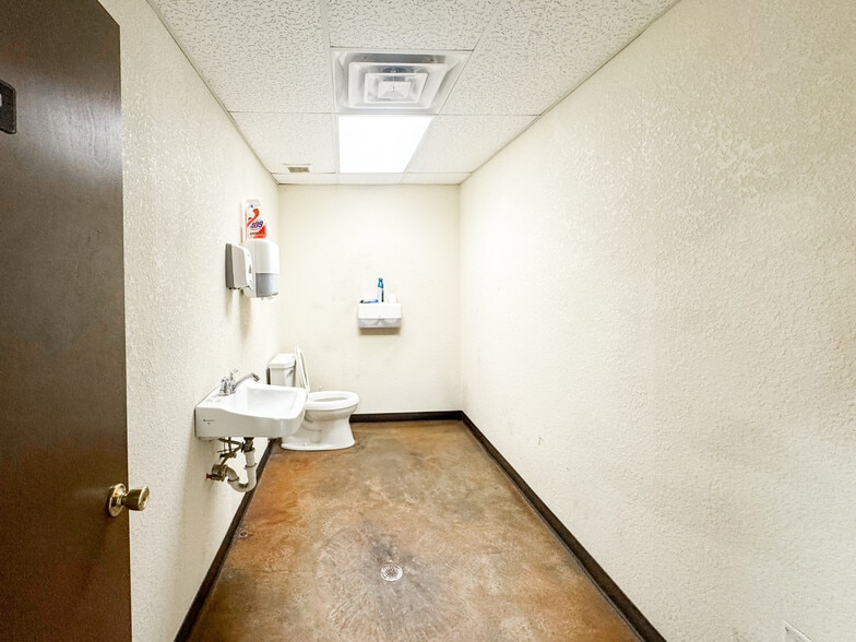 More Photos Of 410 Colorado Ave, Big Lake Industrial For Sale