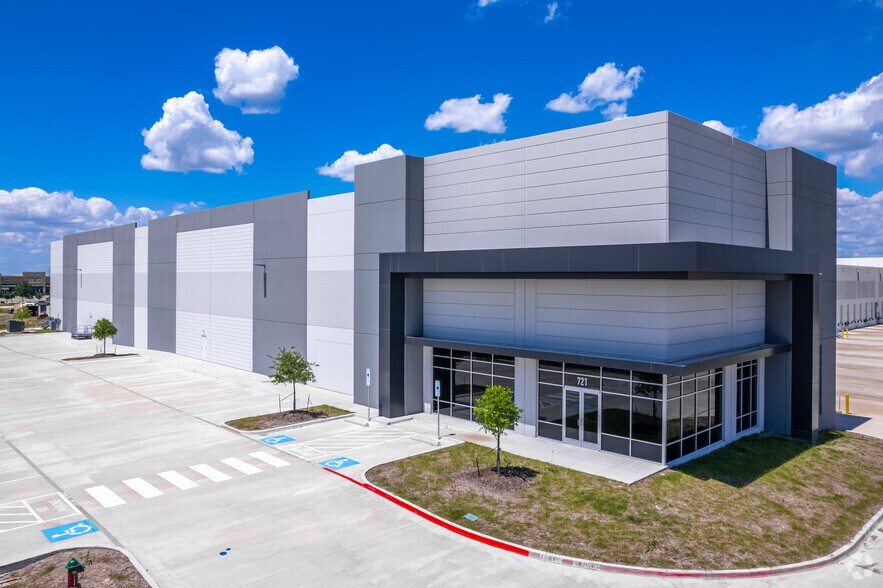 More Photos Of 733 Ridgecrest Rd, Forney Unknown For Lease