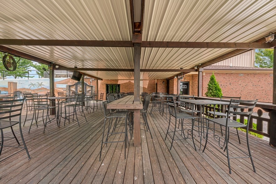 More Photos Of 754 W Cherry St, Glasgow Restaurant For Sale