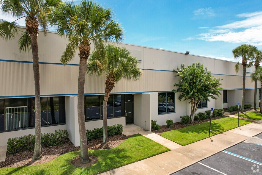 More Photos Of 602-624 S Ware Blvd, Tampa Distribution For Lease