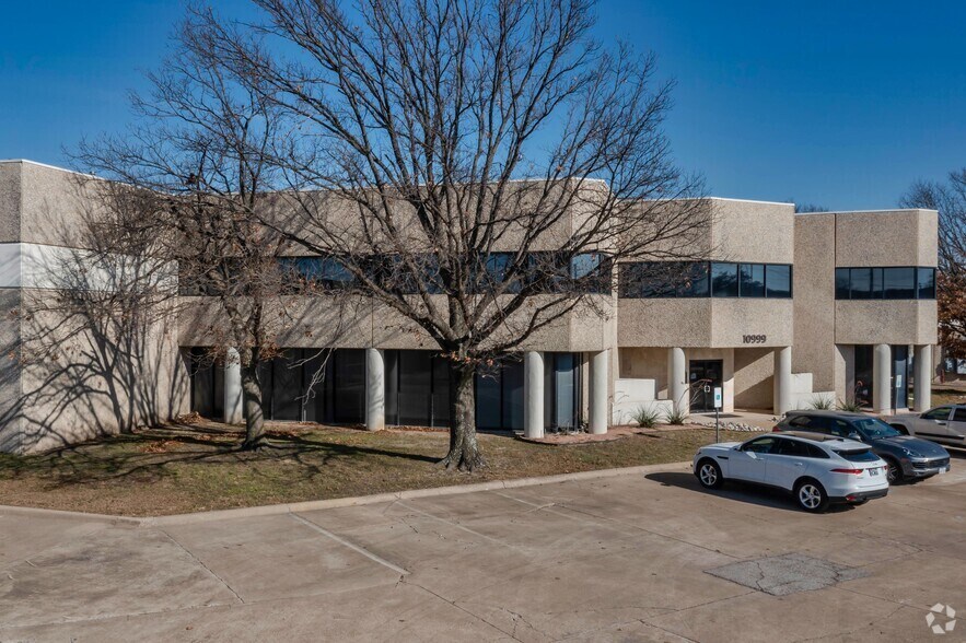 More Photos Of 10999 Petal St, Dallas Industrial For Sale