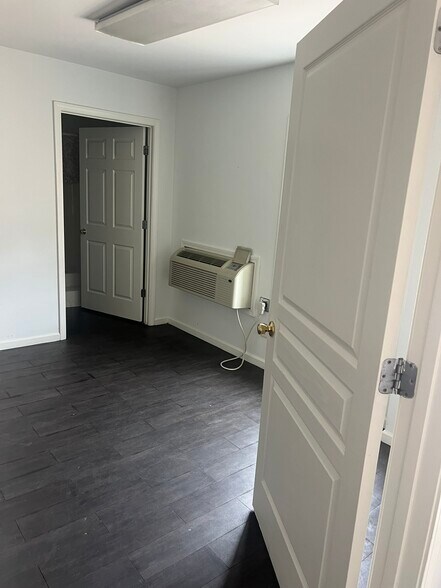 More Photos Of 2012 Last St, Statham Warehouse For Lease