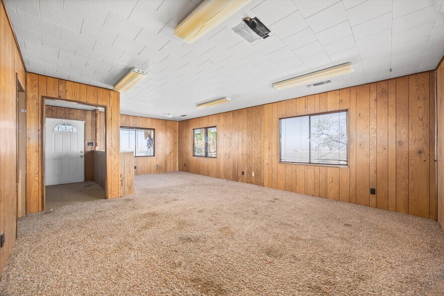 More Photos Of 523-529 Kristin st, Taft Flex For Sale