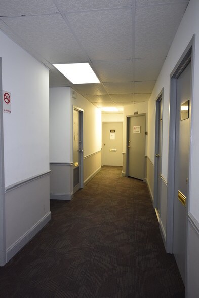 More Photos Of 701 W Broad St, Falls Church Office For Lease
