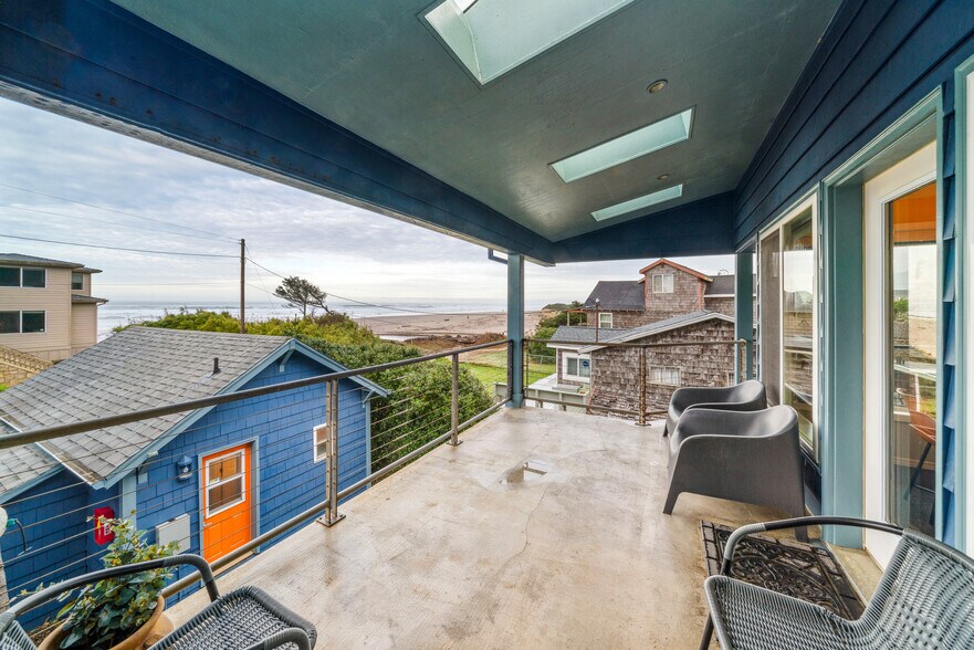 More Photos Of 105 S 6th Ave, Rockaway Beach Hotel For Sale