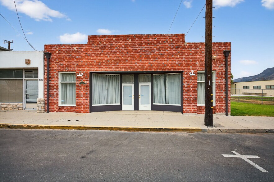 More Photos Of 141 Davis St, Santa Paula Storefront For Sale