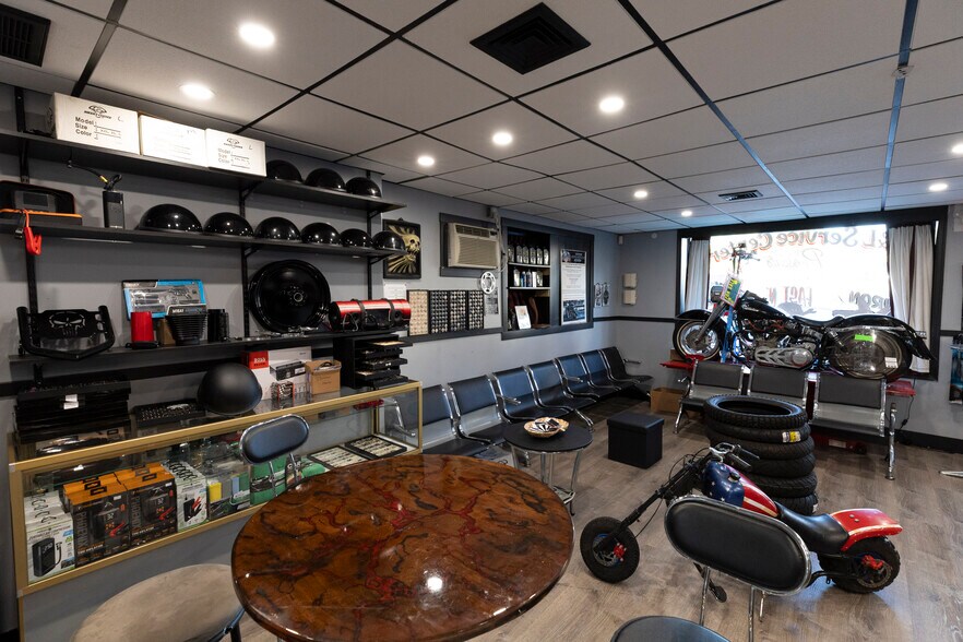 More Photos Of 225 Forsgate, Jamesburg Auto Repair For Sale