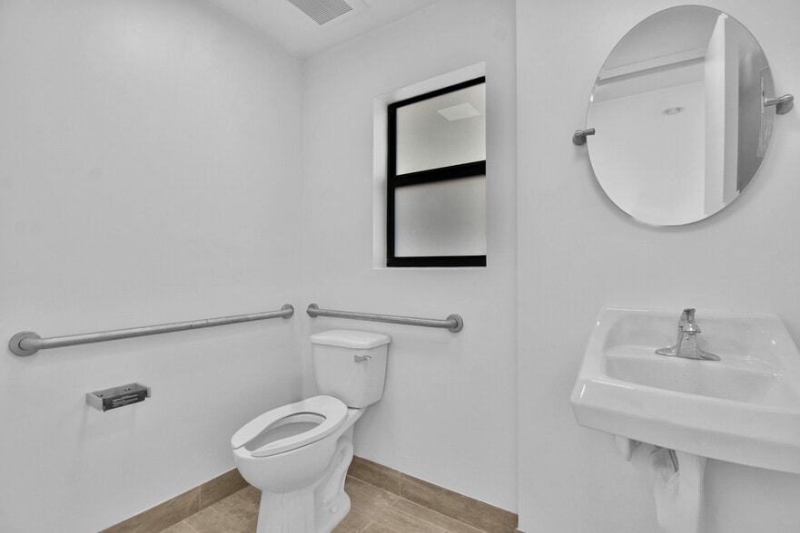 More Photos Of 2990 Griffin Rd, Fort Lauderdale Storefront Retail Office For Lease