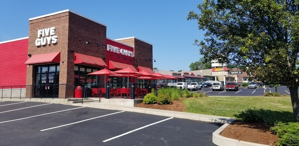 More Photos Of 845 W Main St, Branford General Retail For Lease