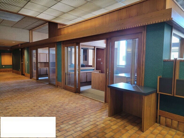 More Photos Of 101 S 1st St, Montevideo Office Residential For Lease