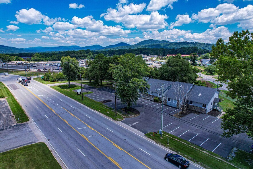 More Photos Of 5030 Hendersonville Rd, Fletcher Office For Sale