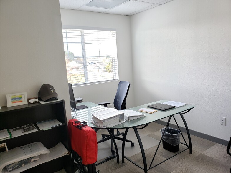 More Photos Of 1710 W Main St, Battle Ground Office For Lease