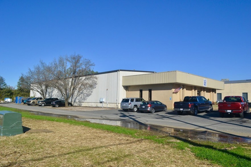 More Photos Of 10020 Industrial Dr, Pineville Warehouse For Lease