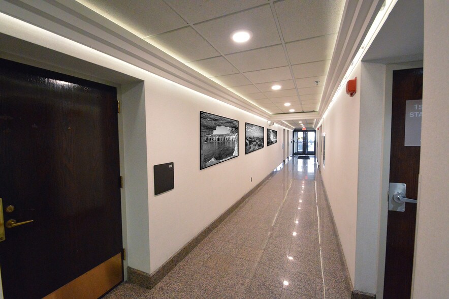 More Photos Of 550 Stephenson Hwy, Troy Office For Lease