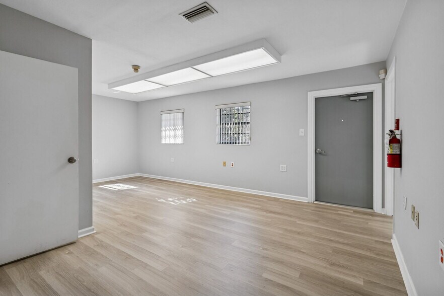 More Photos Of 1408 W Linebaugh Ave, Tampa Office Residential For Sale