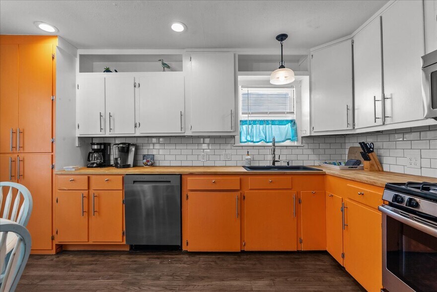 More Photos Of 1310 Avenue N 1/2, Galveston Apartments For Sale
