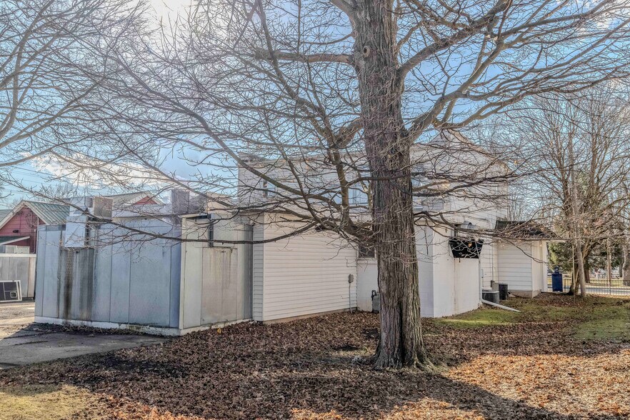 More Photos Of 407 Third St, Howe Specialty For Sale