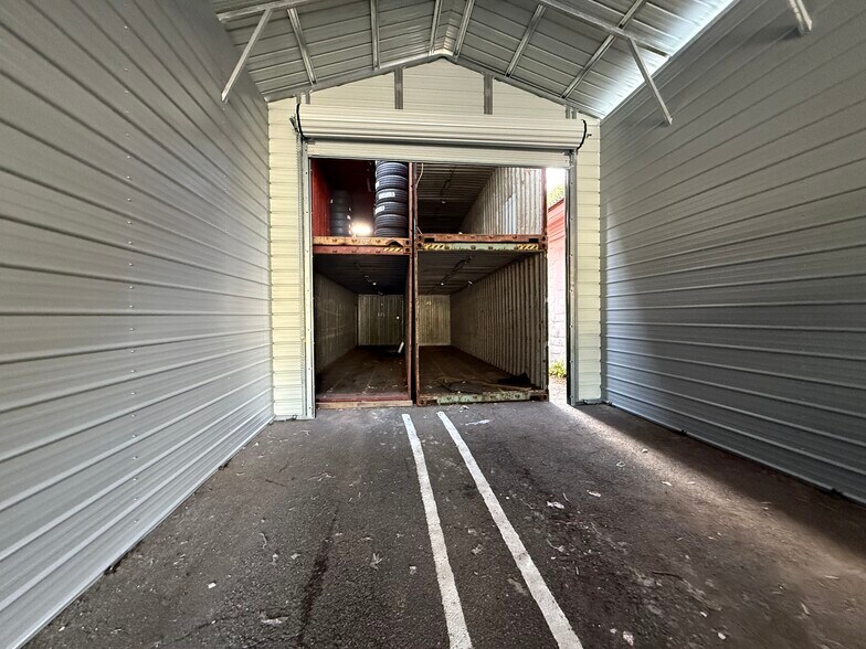 More Photos Of 116 Campbell Ave, Staten Island Warehouse For Lease