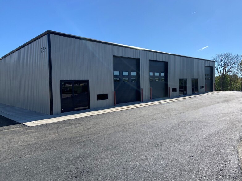 More Photos Of 736 Allenridge Pt, Lexington Flex For Lease