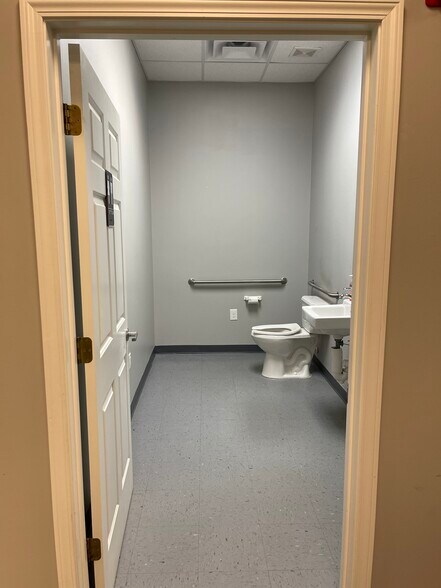 More Photos Of 335 Roselane St NW, Marietta Medical For Lease