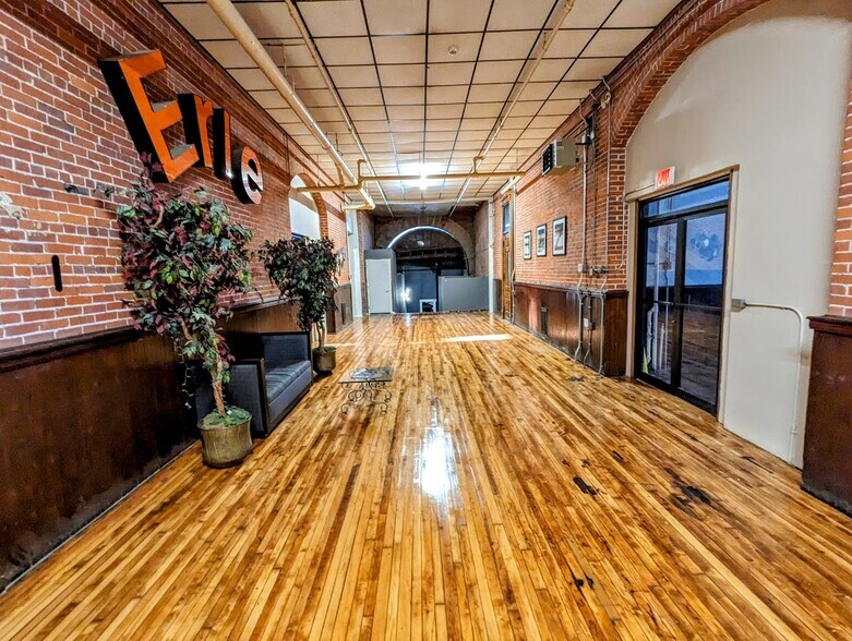 More Photos Of 2617 Peach St, Erie Office For Lease