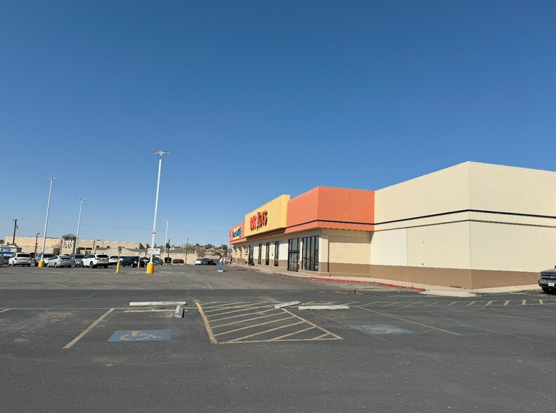 More Photos Of 1580 George Dieter Dr, El Paso Unknown For Lease