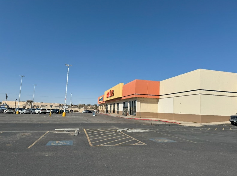 More Photos Of 1580 George Dieter Dr, El Paso Unknown For Lease
