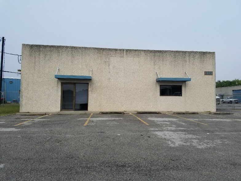 More Photos Of 1822 Holly Rd, Corpus Christi Warehouse For Lease